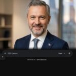 Портрет уверенного бизнесмена на нейтральном фоне для услуги настройки контекстной рекламы стоматологий